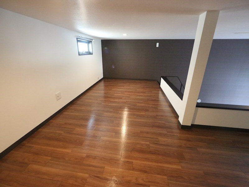 Ａｍｐｉｏ庄内通伍番館 ロフト9帖　収納としてもお部屋としても使えます　同型写真