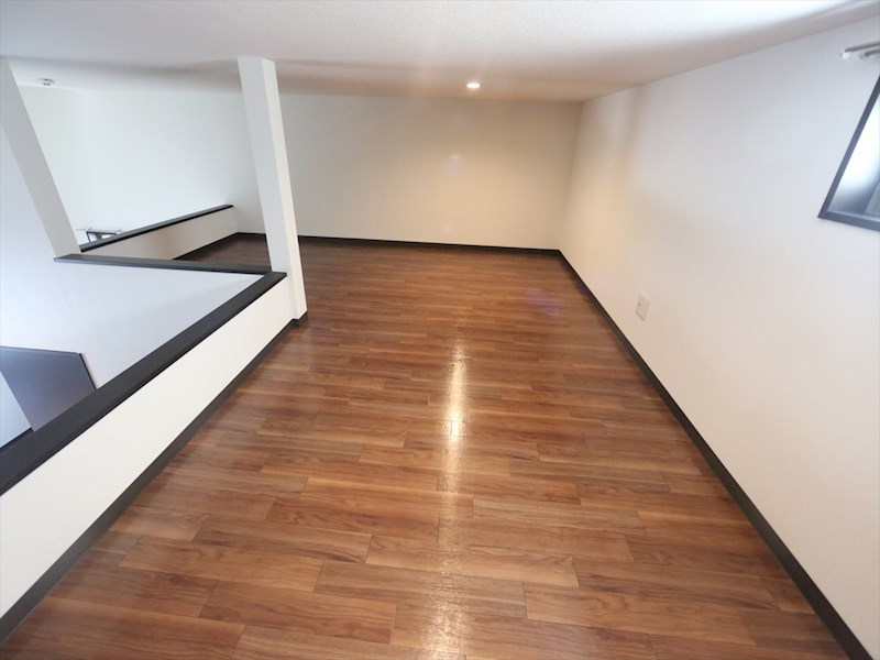 Ａｍｐｉｏ庄内通伍番館 ロフト9帖　収納としてもお部屋としても使えます　同型写真
