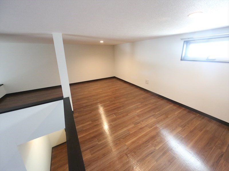 Ａｍｐｉｏ庄内通伍番館 ロフト9帖　収納としてもお部屋としても使えます　同型写真