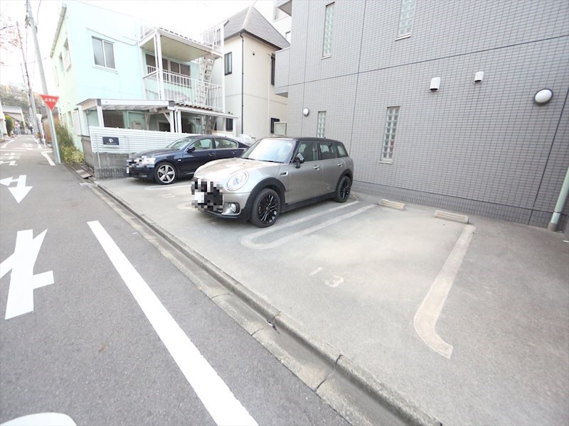 ウィステリアパーク 敷地内平面駐車場