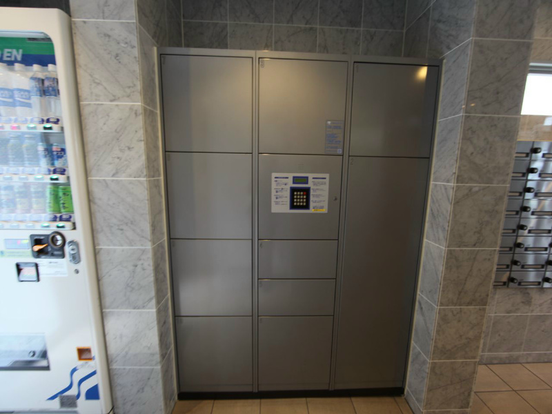 エスポアール泉 宅配ＢＯＸ　不在時に荷物を受け取ることができます