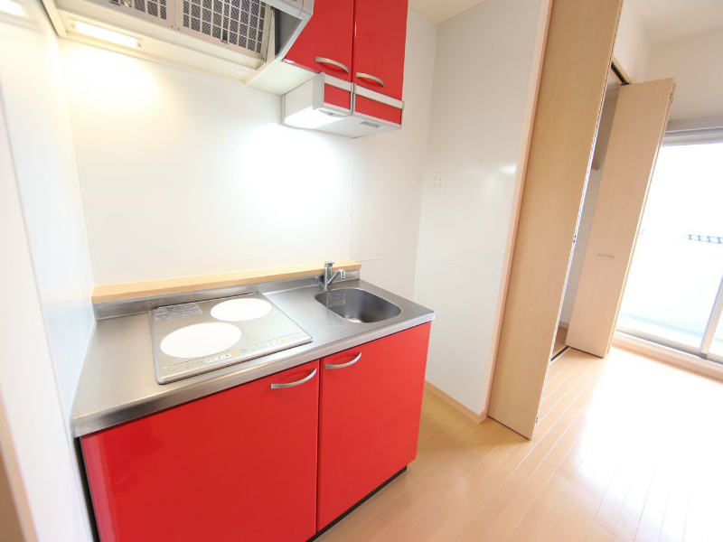 エスポアール泉 システムキッチン（ＩＨ2口）冷蔵庫・レンジ等ご準備できます