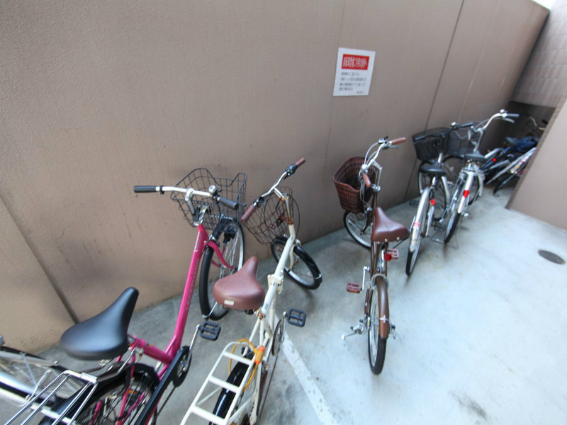 メゾンヴェルメイユ 屋根付き駐輪場有
