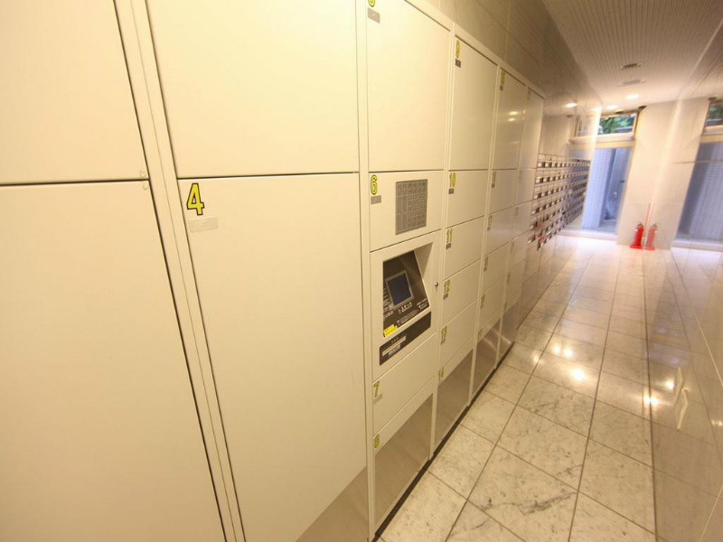 レジディア泉 宅配ＢＯＸ　不在時に荷物を受け取ることができます