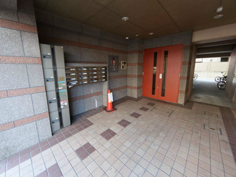 セントレイクセレブ徳川 エントランス　オートロック　宅配ＢＯＸ　防犯カメラ