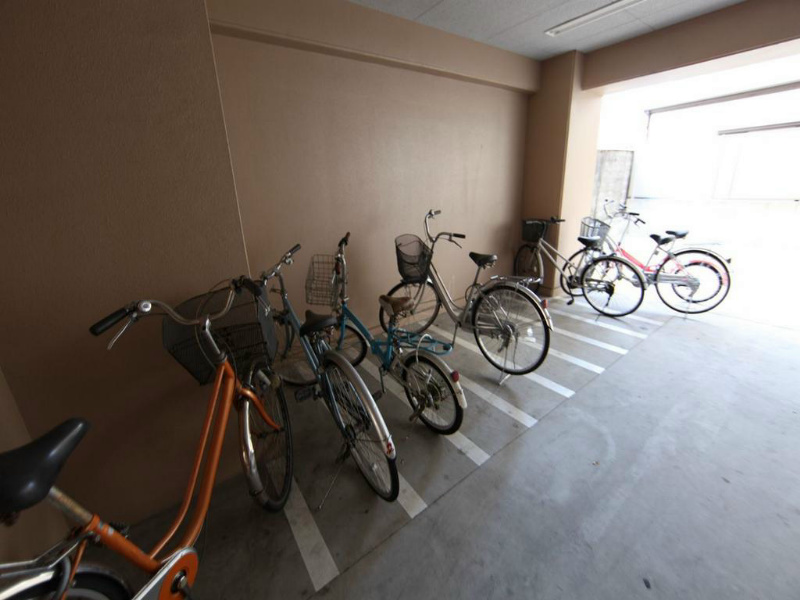セントレイクセレブ徳川 屋根付駐輪場
