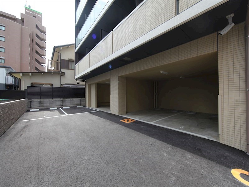 プレイズシード桜山 敷地内平面駐車場