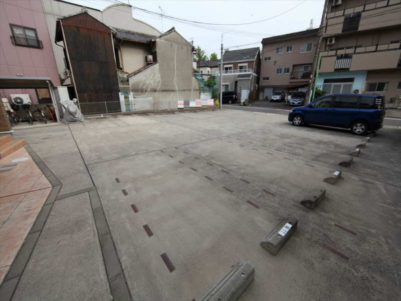 エスペランサ内山 敷地内平面駐車場