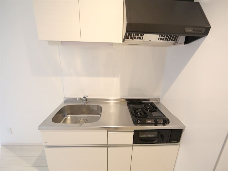 愛知県名古屋市熱田区千代田町 システムキッチン（ガス2口グリル）冷蔵庫レンジ等用意できます