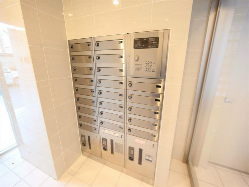 ラッフル新栄 宅配ＢＯＸ　集合ポスト有り