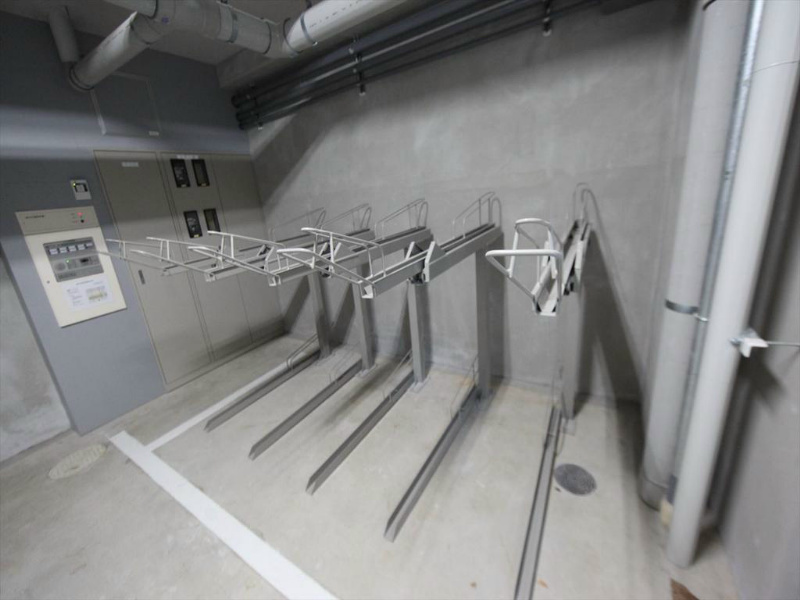 ラッフル新栄 屋根付き駐輪場