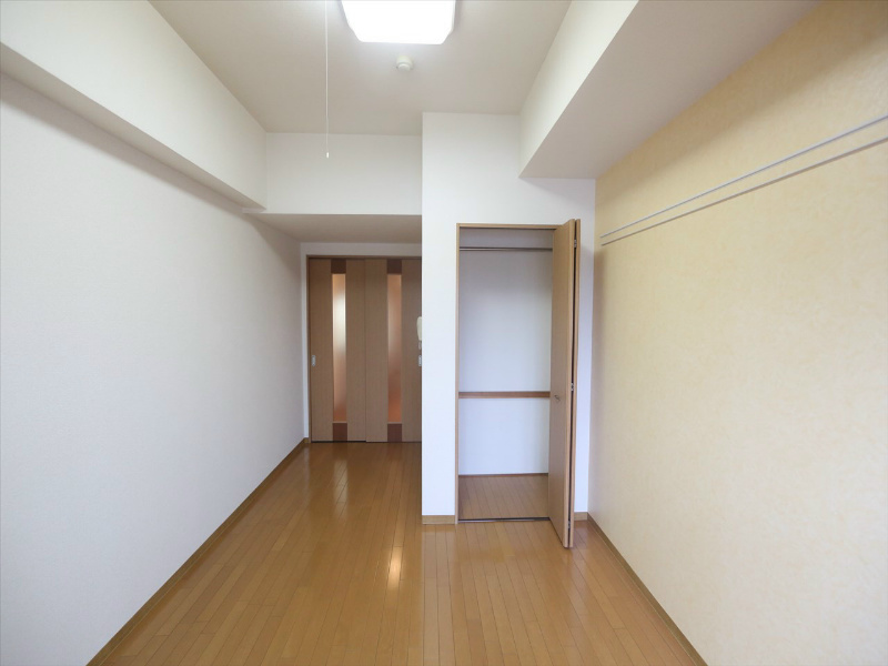 サンシティ畑江通 洋室7帖　クローゼット