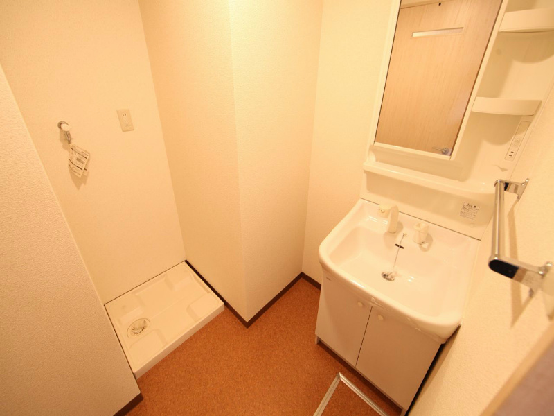 愛知県名古屋市中村区則武２丁目 脱衣所　独立洗面台（シャンプードレッサー）洗濯機用意できます