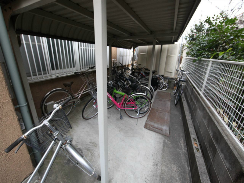 ネィフィオーレ 屋根付き駐輪場