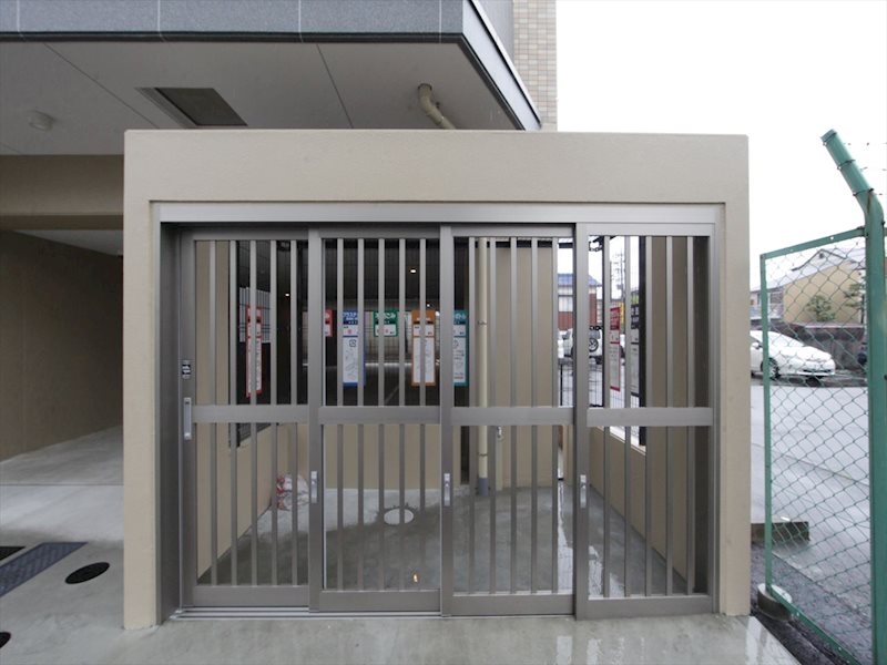 プレイズシード瑞穂通 敷地内ゴミ置き場