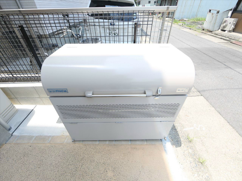 カーサルーチェＷ 敷地内ゴミ捨て場