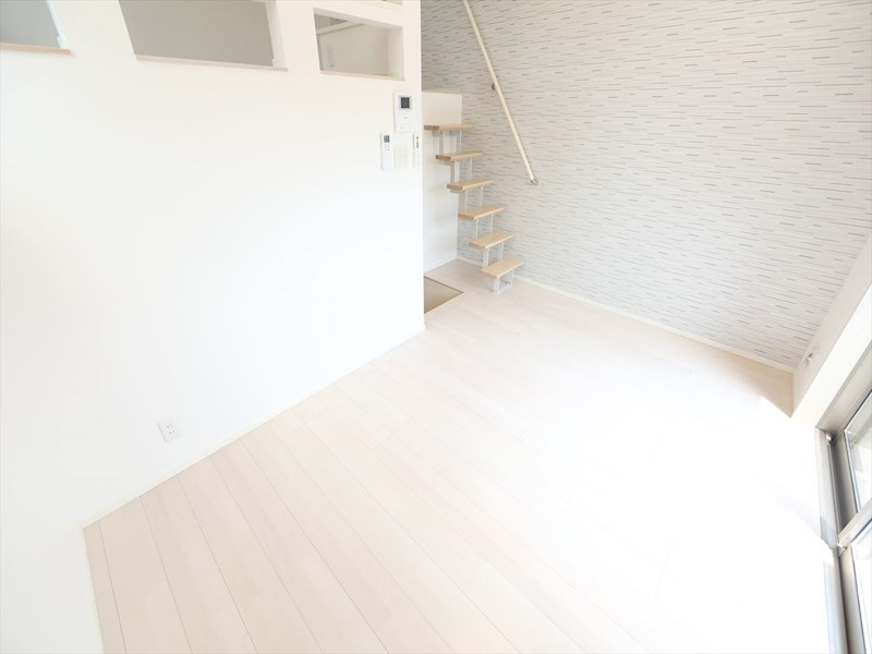 カーサルーチェＷ 洋室6.4帖　上段ロフト6.5帖（収納・部屋でも使えます）　