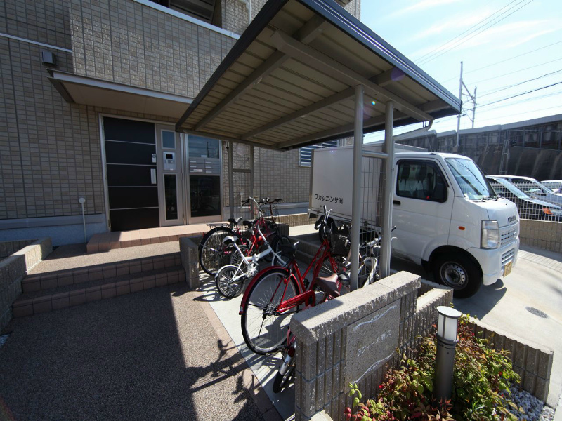 ラフィーネ野立 屋根付き駐輪場