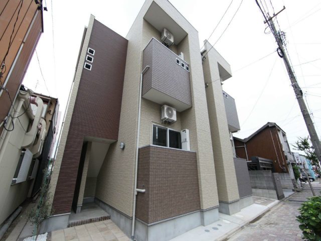 クリスタルガーデン ロフトに階段で上がれます(階段式ロフト)愛知県名古屋市中村区日吉町1