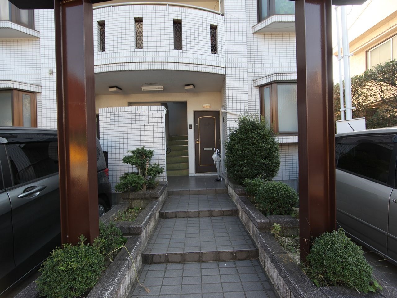 フジハイツ 外観　1フロア2部屋（全部屋角部屋）家具家電ご用意できます