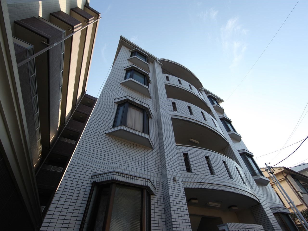 フジハイツ 外観　1フロア2部屋（全部屋角部屋）家具家電ご用意できます