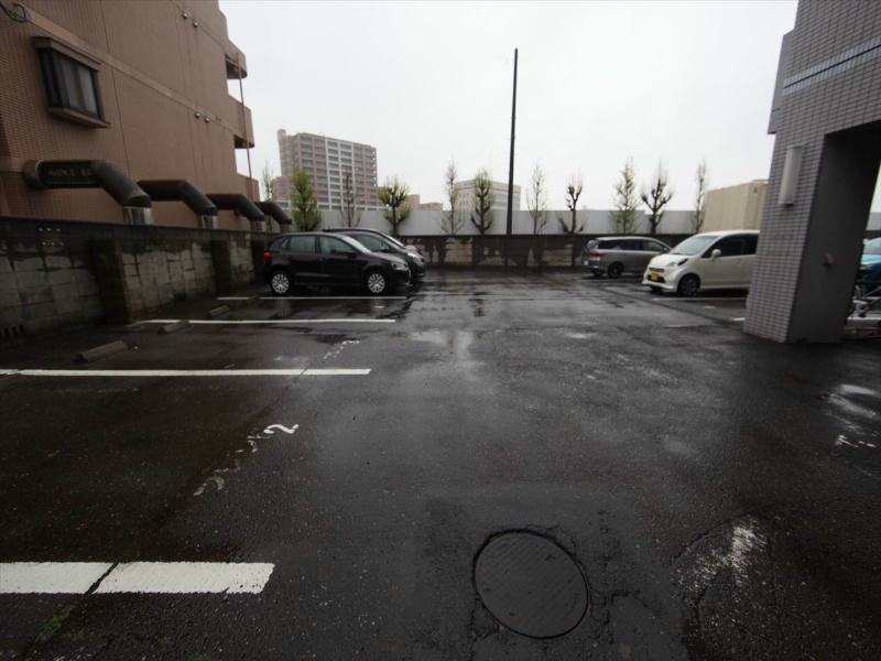 フィレンツェ名駅 敷地内平面駐車場