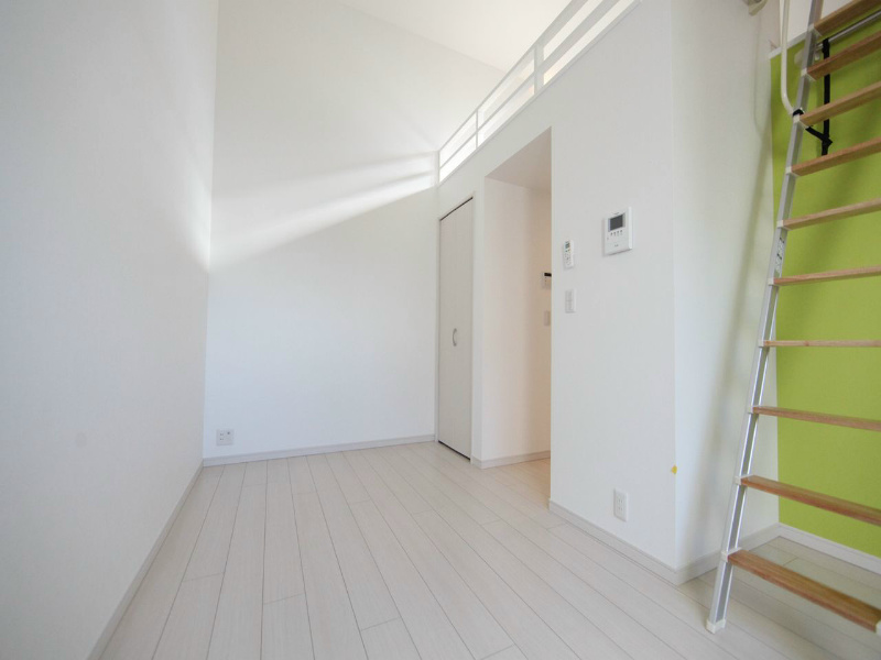 イーストクレッセント 洋室9.2帖　ロフト4.7帖（収納でもお部屋でも使えます）
