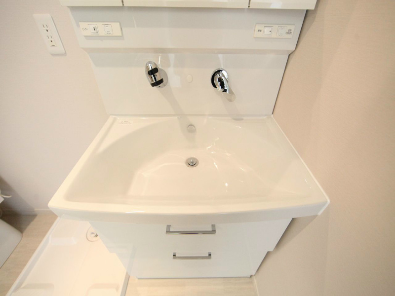 イーストクレッセント 脱衣所　独立洗面台（シャンプードレッサー）洗濯機用意できます