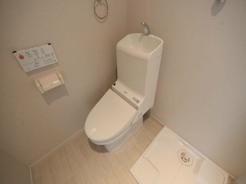 イーストクレッセント 温水洗浄暖房便座付トイレ