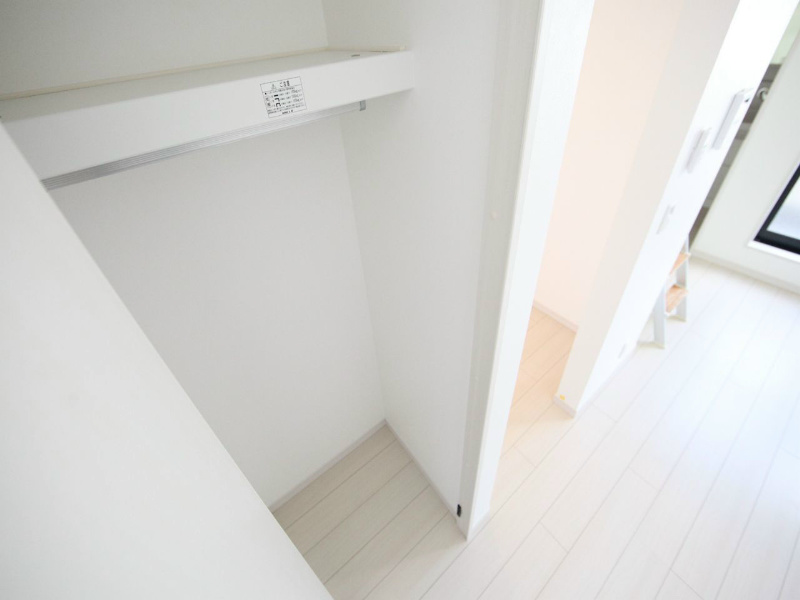 イーストクレッセント クローゼット付（収納充実してます）