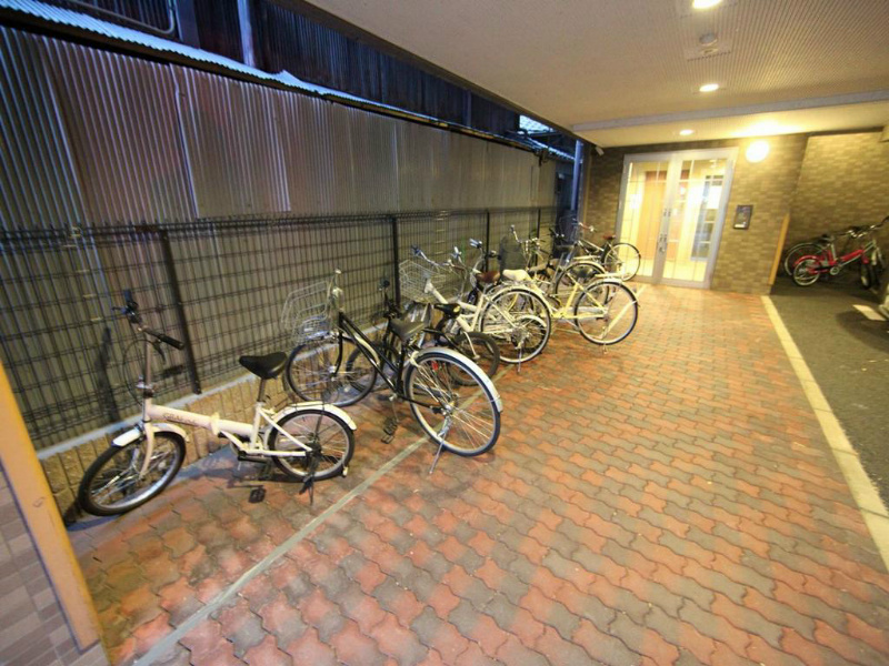 ルミナス新栄 屋根付駐輪場有り
