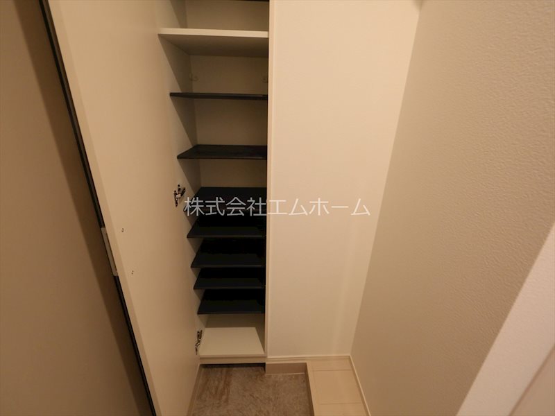 ｒｅｇａｌｅｓｔ　Ｓ（レガリストエス） 玄関　シューズボックス付（収納充実してます）