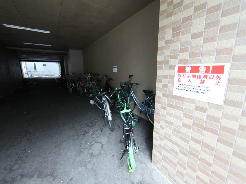 サンシアルザ上前津 屋根付き駐輪場