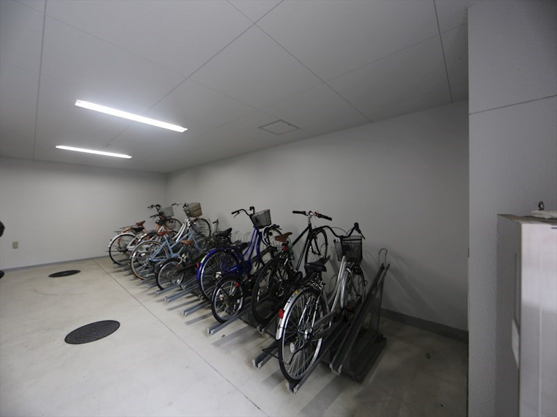 グレーシアコート金山 屋内屋根付き駐輪場