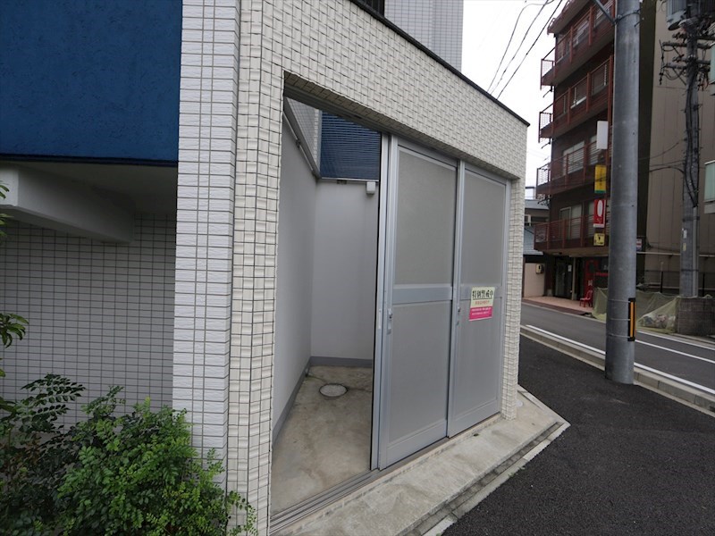 グレーシアコート金山 敷地内ゴミ捨て場