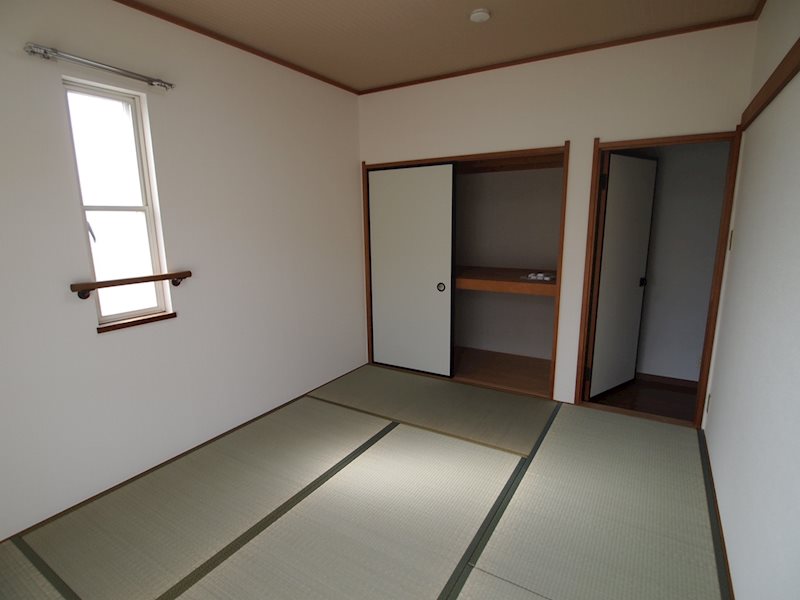 旭タウン ２階南和室