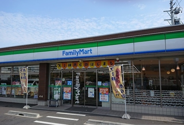 ベル　オーブ ファミリーマートまで350m