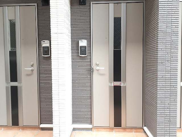 プリムローズやなせ 玄関