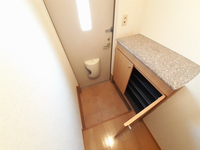 クレスタ・ヴィラ 玄関