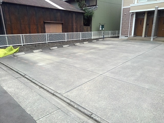 ファミール花塚 駐車場