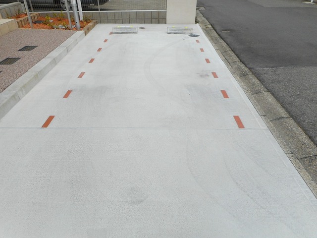 サンハイム和泉 駐車場