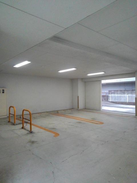 モア　グレイス　ワン 駐車場