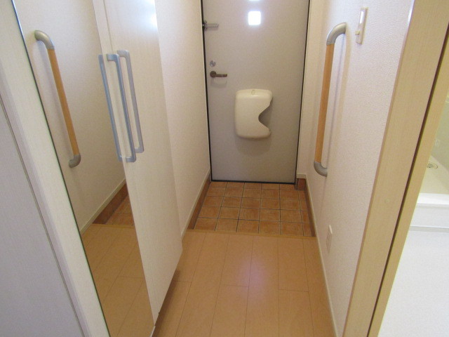 セッサンタ 玄関