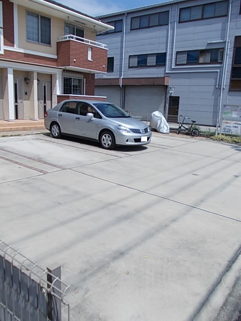ビオラ 駐車場
