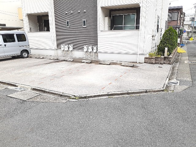 フィールドカームＤ 駐車場