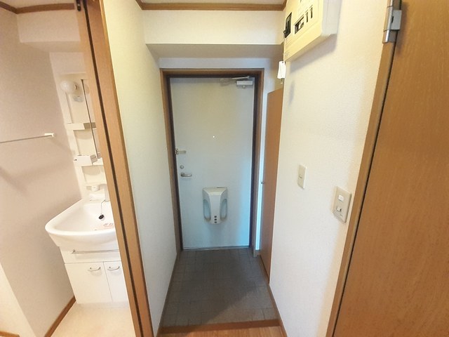 アイナ 玄関