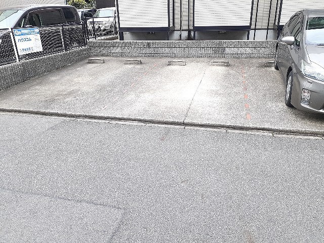 メゾン花池 駐車場
