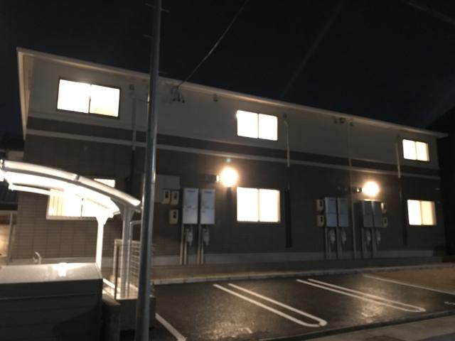 アリウス高道 外観写真（夜）