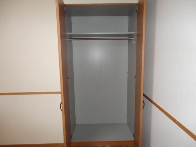 コンフォース西前田 北洋室クローゼット