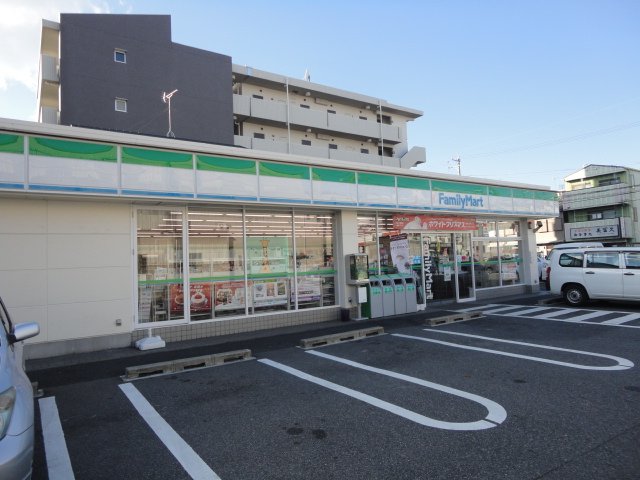 クレシア神野 ファミリーマート熱田古新町店まで521ｍ